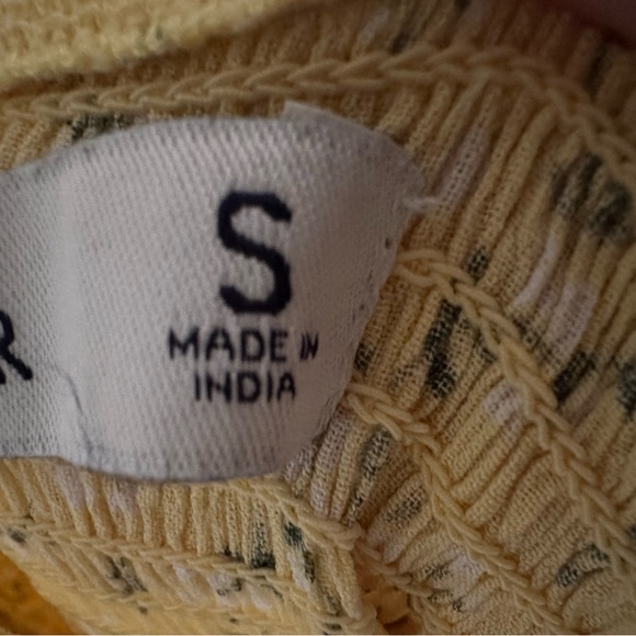 yellow sundress with flowers/ great condition - Picture 2 of 3